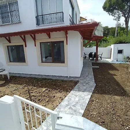 Datca Oezbel'De Bahceli Sirin Ev Datça